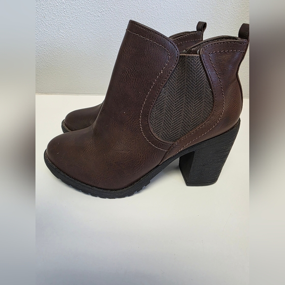 Nature Breeze Brown Ankle Boots With‎ Heel Zip Up Size 7 - Picture 3 of 7